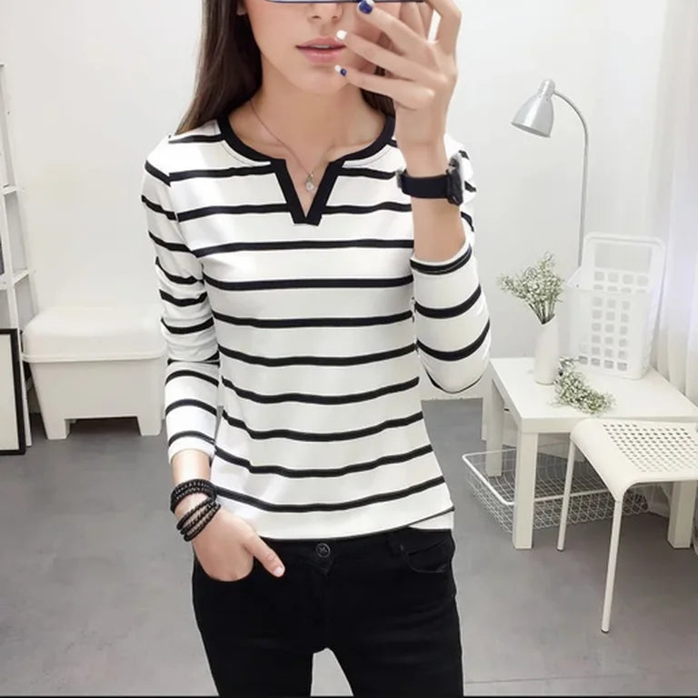 Camisa Listrada com Decote em V