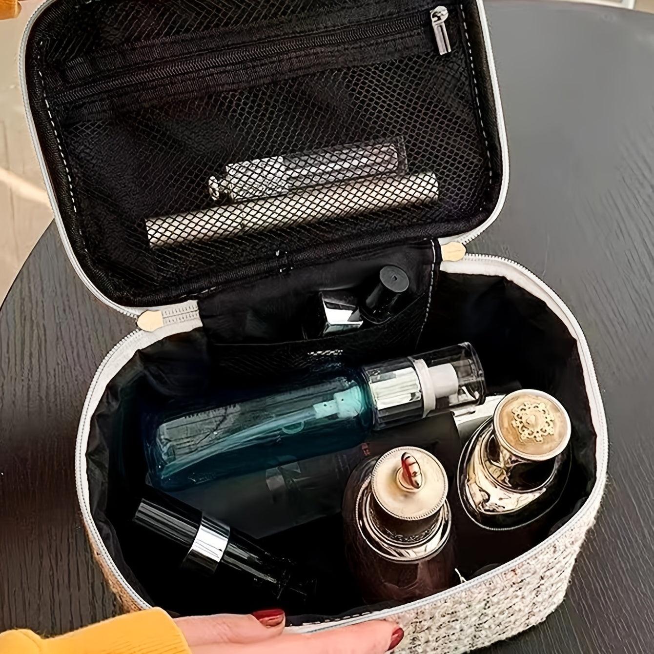 Estojo de Maquiagem Versátil com Design Moderno – 3 em 1